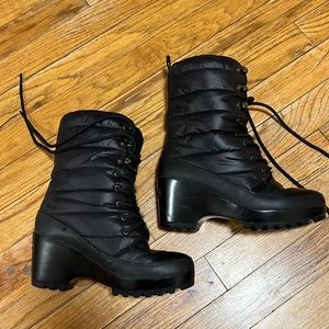 Rockport wedge lace up puffer snow boots fully lined US6